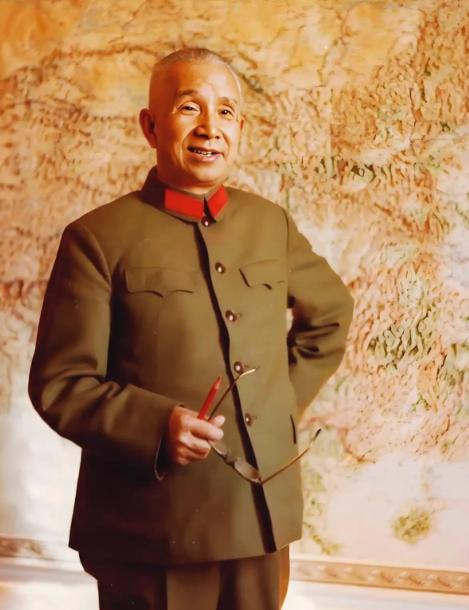 1970年，周恩来安排粟裕转任要职，63岁的老将军当面婉拒：我不会搞地方，将来打