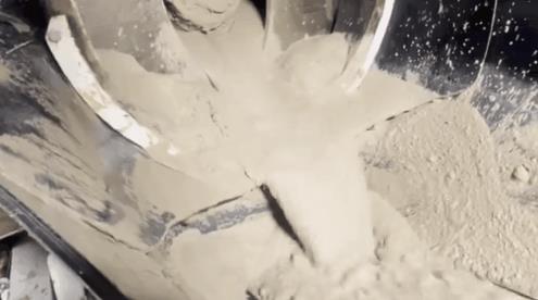 马斯克旗下的无聊隧道公司在5月13日公布了一段掘进机内部工作的视频，从视频中可以