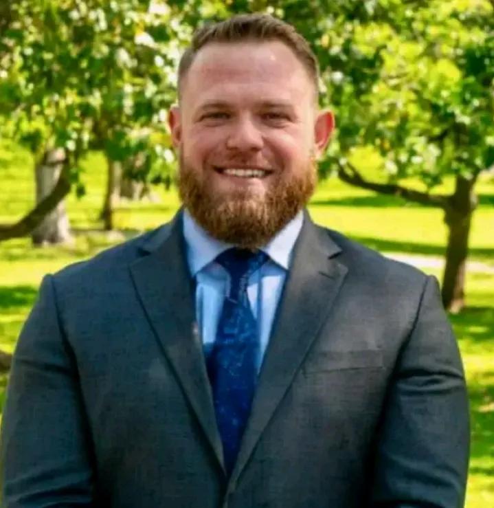 CNN报道，当地时间2日，由于自己曾积极背书的共和党籍候选人，被民主党人梅雷特击