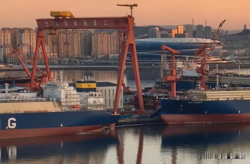 节后004航母已经提前开工了，预计接下来建造进度将会一如既往地快。004航母