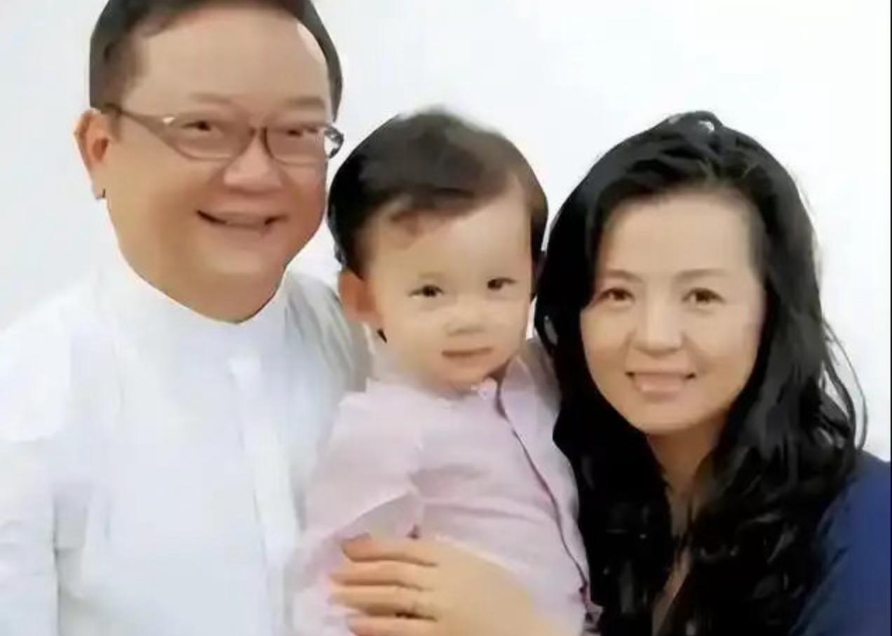 78岁的王刚，60岁的时候得了一子，本以为晚年可以安享清福，没想到现在17岁的儿