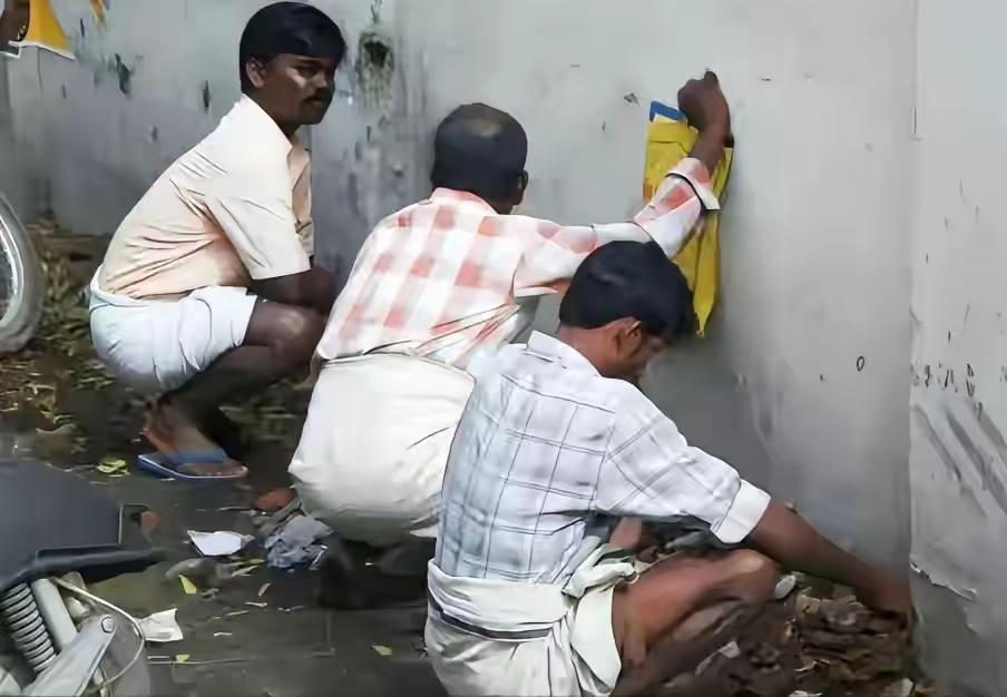 印度人一窝蜂跑来中国，人家不是来做廉价劳动力的，他们要的是你的地盘！自从中印