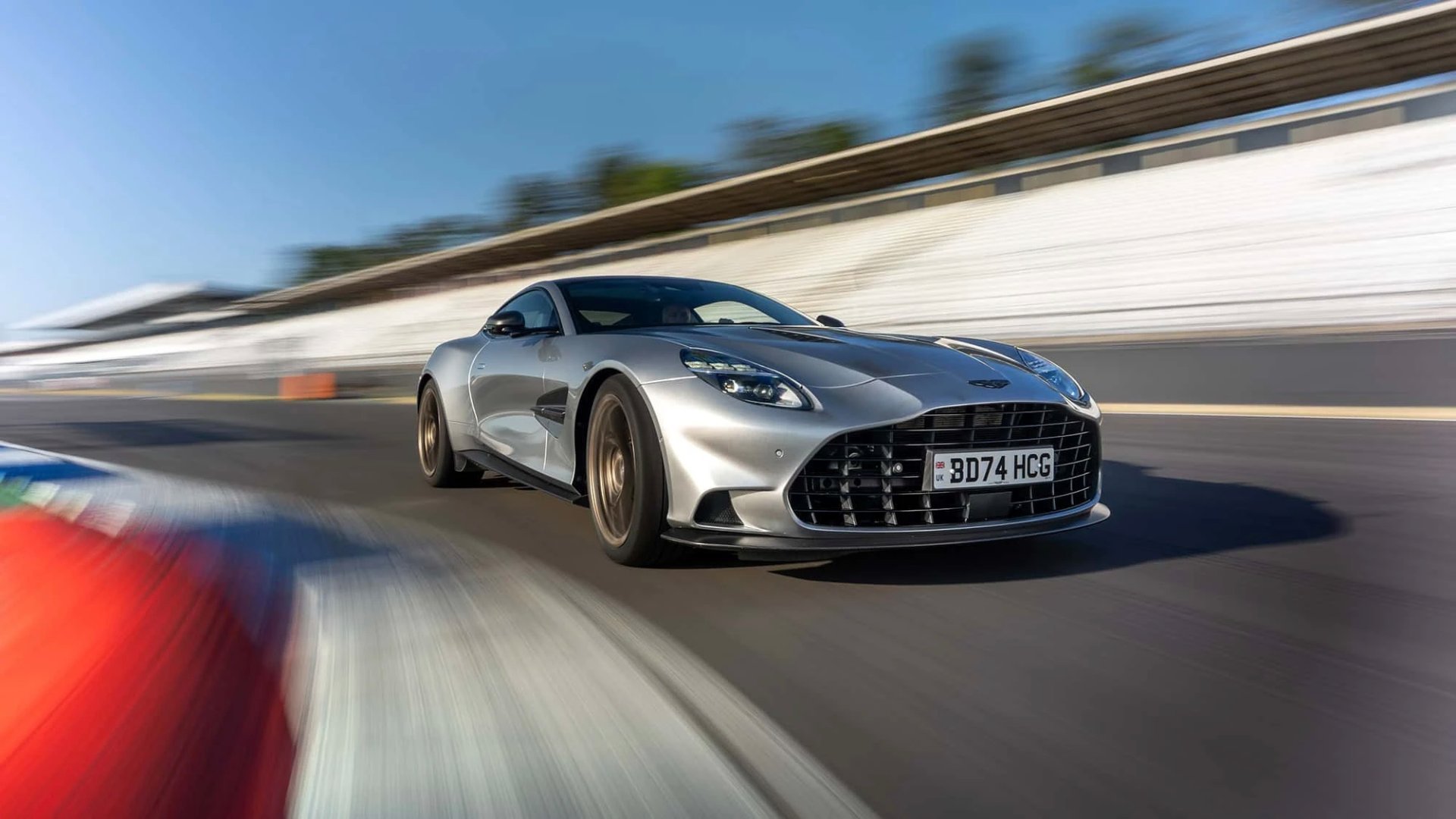 车市热门Vanquish​​​