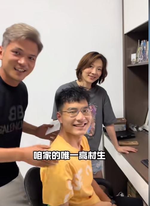 “人间清醒！”近日，四川成都，男生高考679分，舅舅决定奖励一辆豪车，可万万没想
