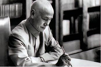 1975年4月，蒋介石躺在病床上，气若游丝。他突然抬眼看向宋美龄，艰难地开口