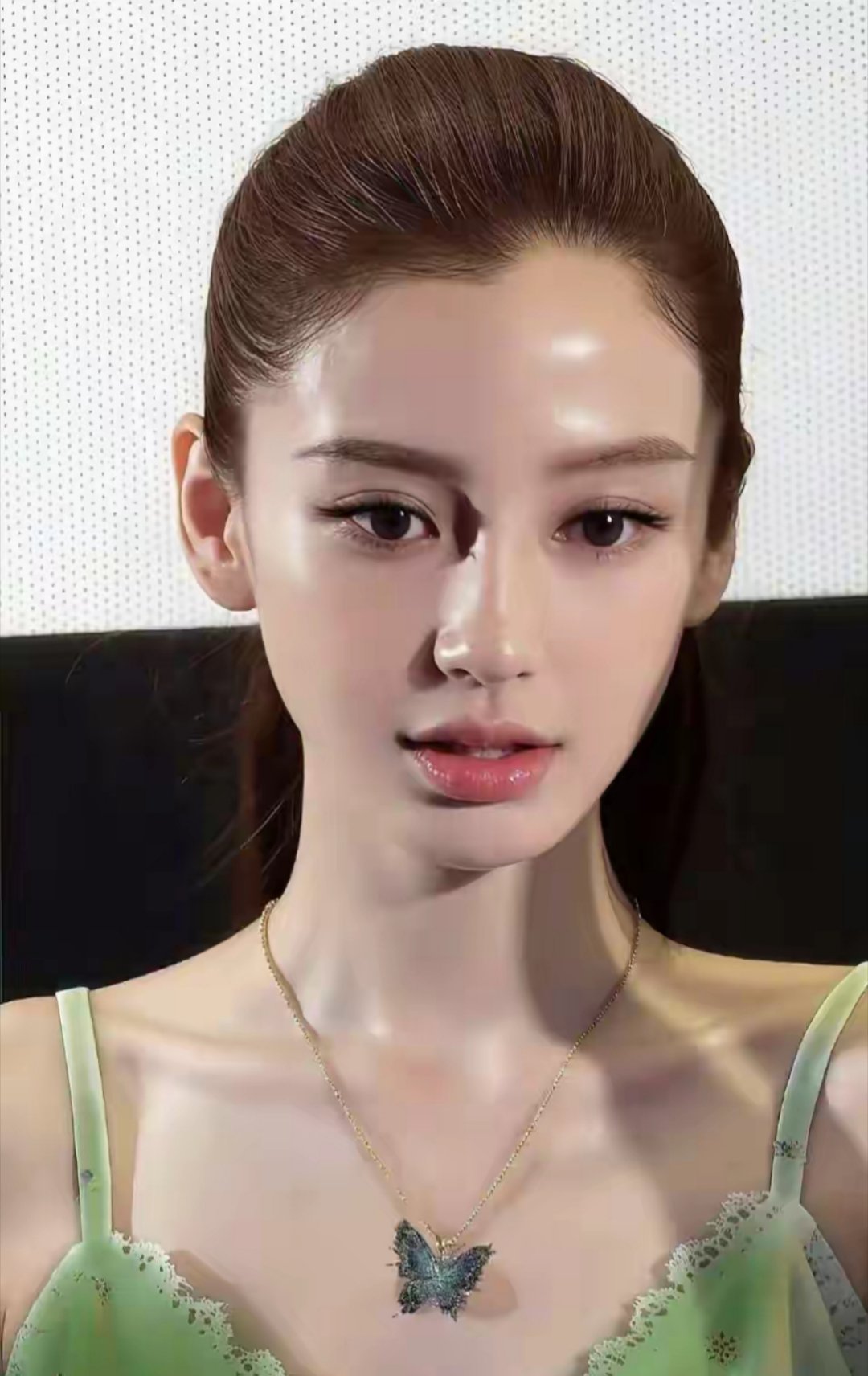 内娱独一份的芭比脸也就Angelababy了