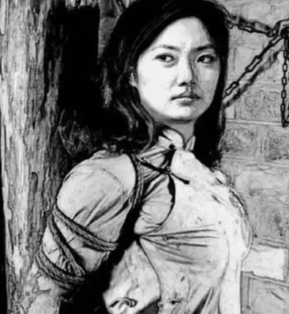 1942年，日军抓住一名女八路军，将她折磨得死去活来。就在她奄奄一息时，没想到一