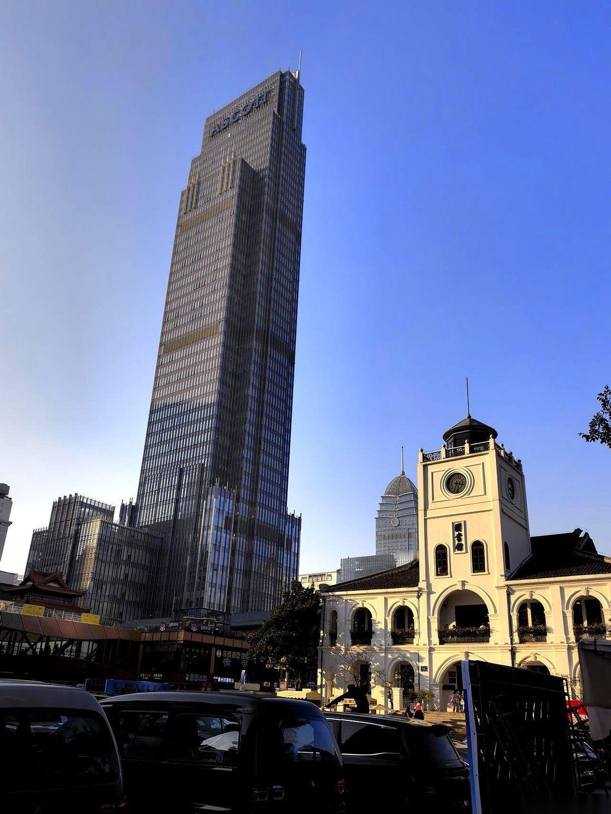 都说市一中不行了。别扯了。错的根本不是学校，是盘子。以前市区的尖子生，闭着眼