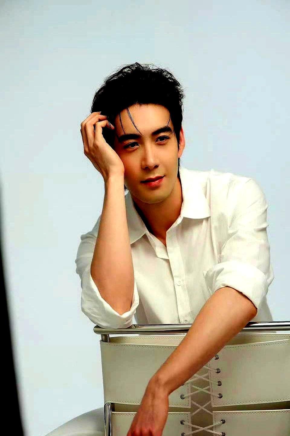 你敢信？剧刚爆成黑马，王玉雯就被自己人捅刀，逼得凌晨发声明罢工。人家小姑娘