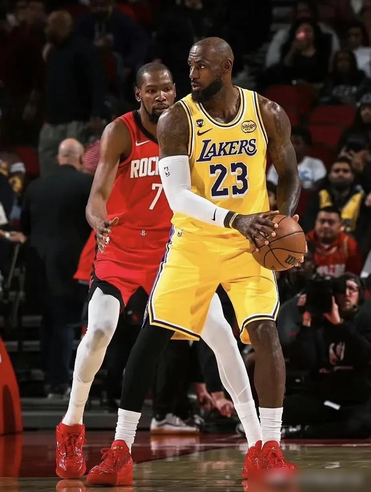 湖人疯了？詹姆斯竟沦为队内第三选择！你以为这是笑话？事实告诉你，为了这笔交易，湖