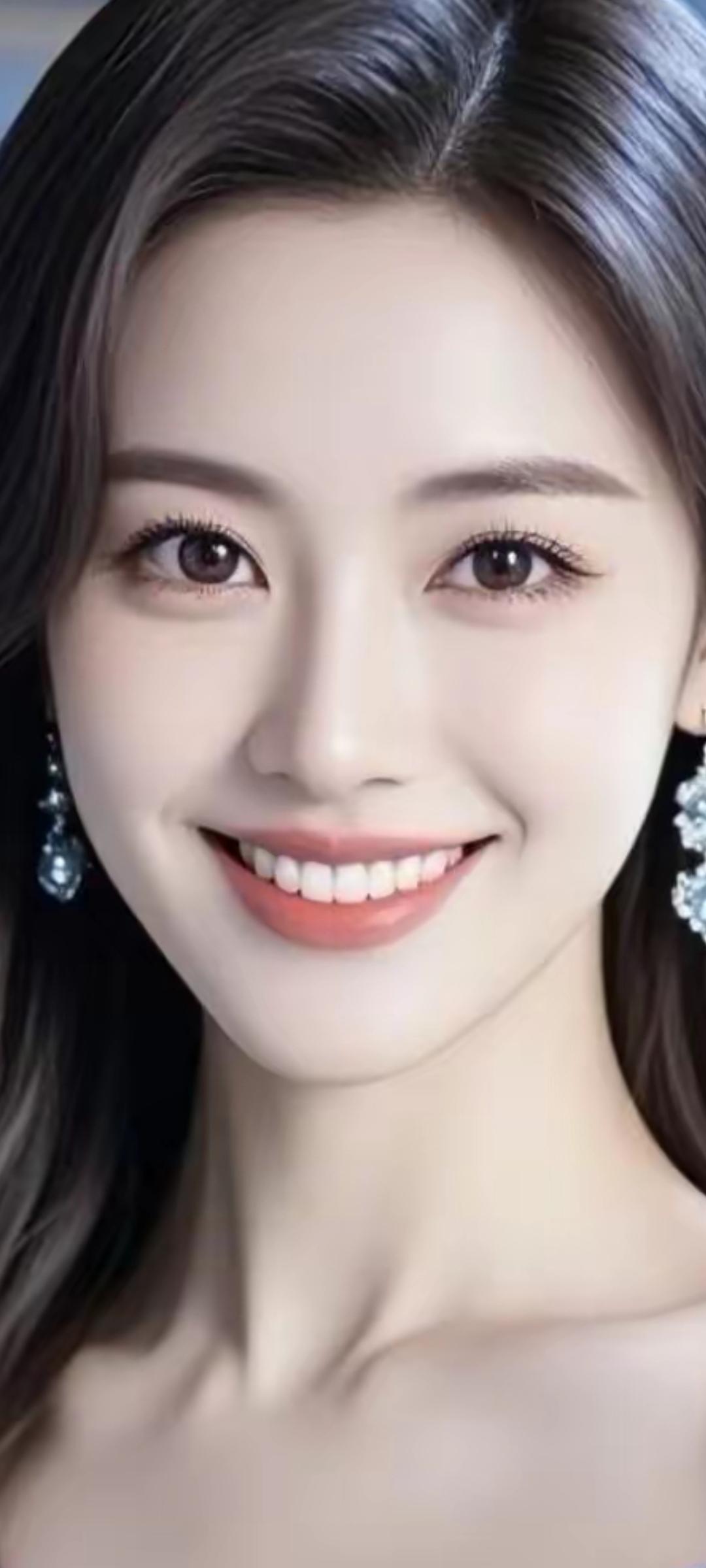 温柔甜美的微笑，闪耀的耳环，优雅的气质！