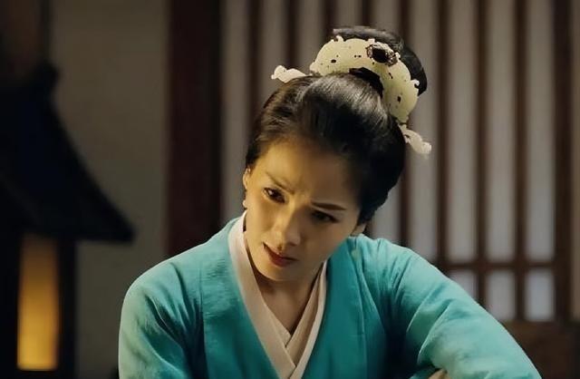 公元251年，司马懿病逝后，弟弟司马昭对哥哥司马师说：“既然父亲已故，我们去后院