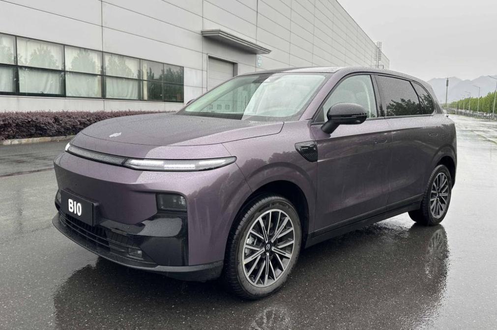 中国媒体打卡零跑法国试驾！欧洲认可的好车国内更值？零跑B10近期在法国开启