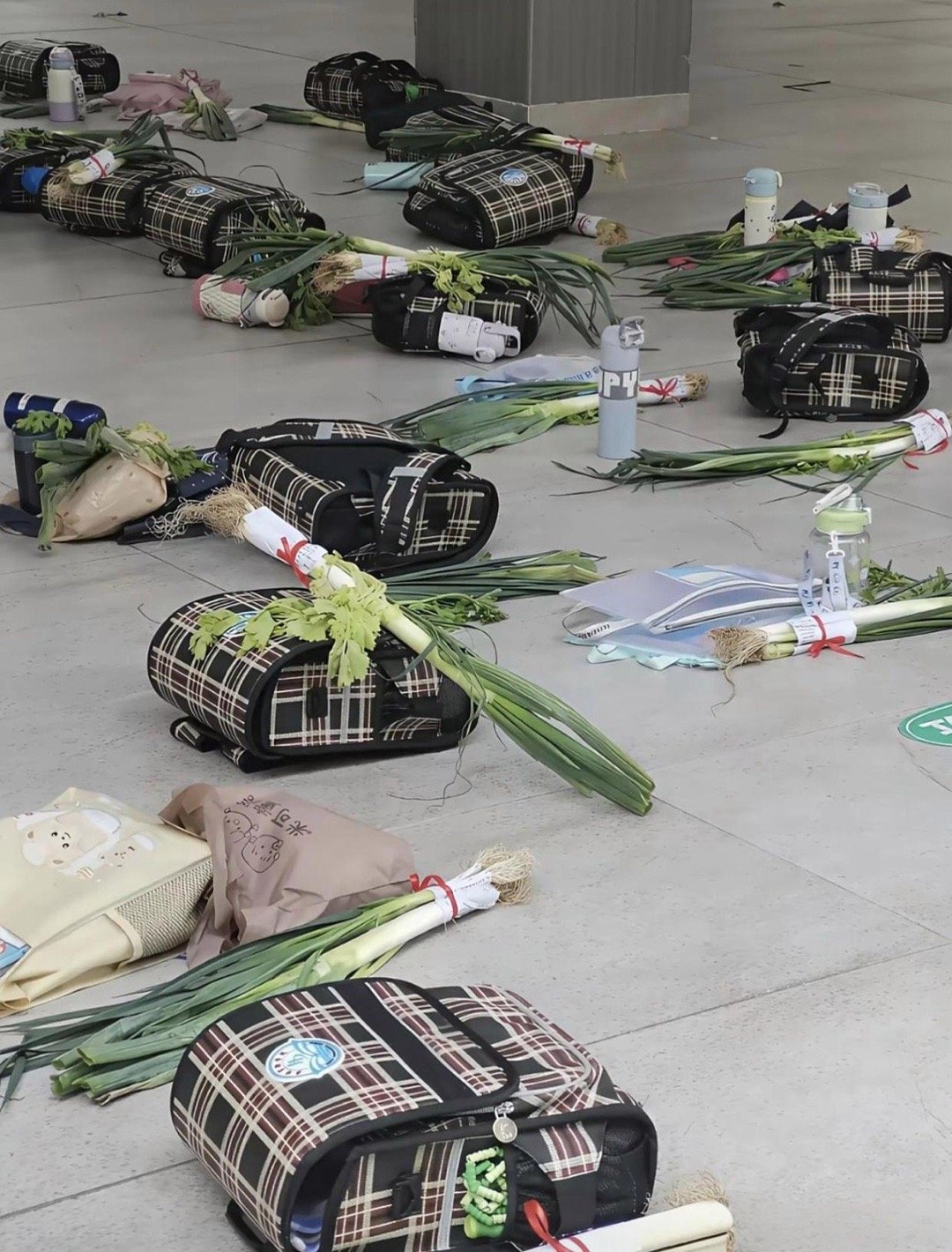 班主任看到这一幕，估计头都大了吧​​​