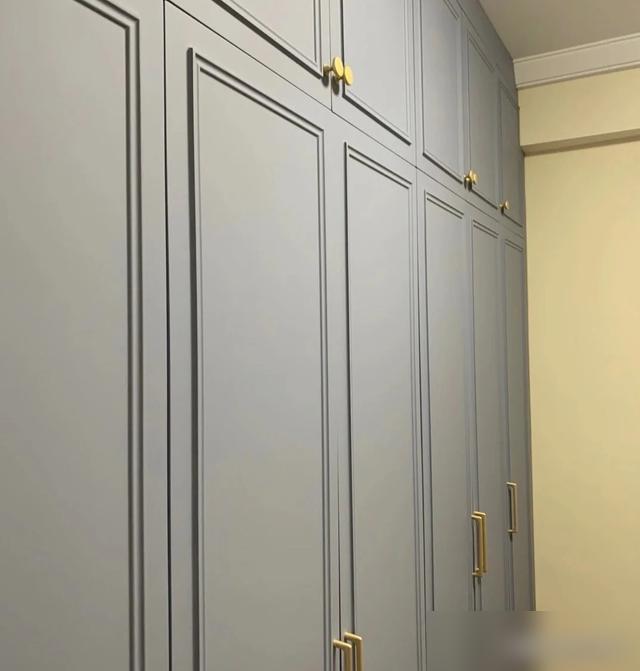 装修踩过定制衣柜的坑，真能气到半夜翻来覆去骂自己！最近刷到好多人说定制衣柜选不对