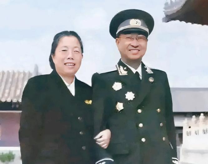 1955年，陈赓被授予大将军衔！1955年，新中国正忙着给家里添置新物件呢，人
