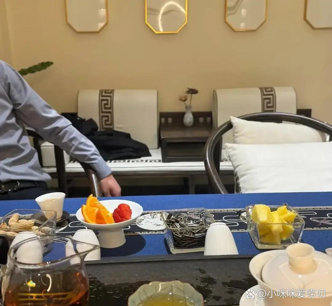 我表姐夫把家里四套房子全转到了表姐名下，然后在外头生了个儿子。这事儿是他自己
