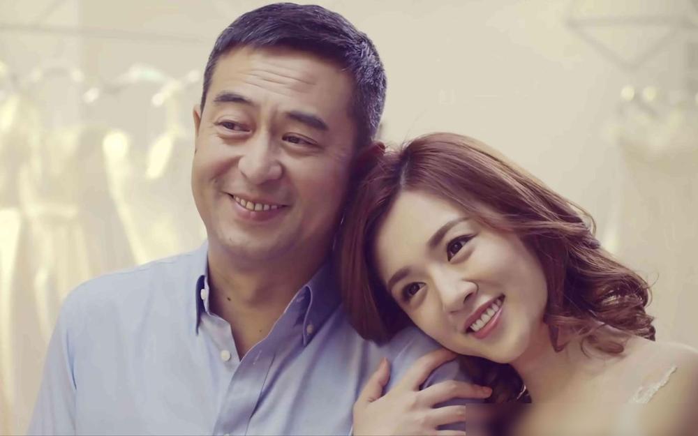 我有个大胆的猜测演员张嘉译很可能是王晓晨演艺生涯中，遇到过最懂欣赏她的贵
