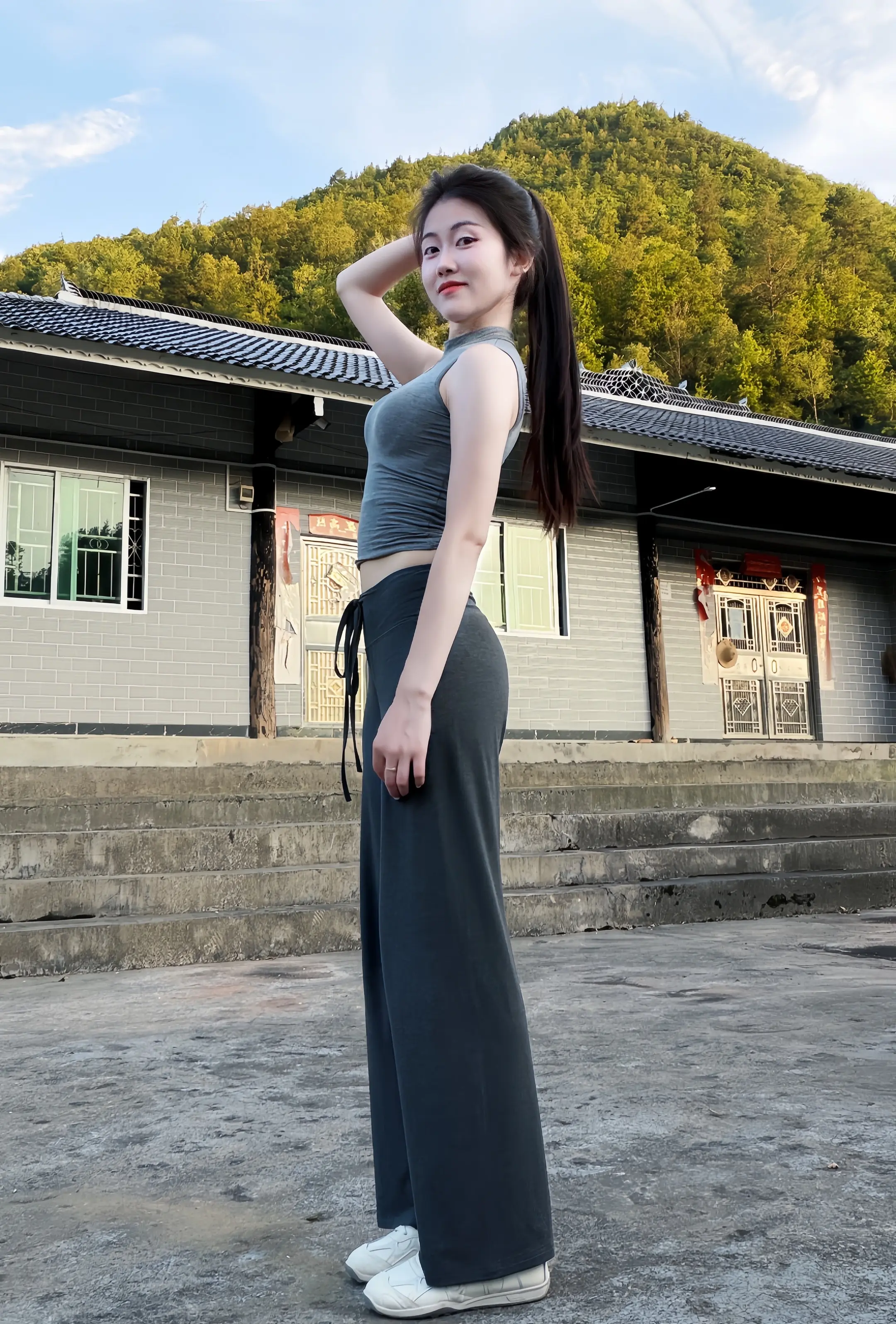 《吹吹山顶的风》过肆意人生，无法掌控的事情太多，别为难自己，把心放宽把...