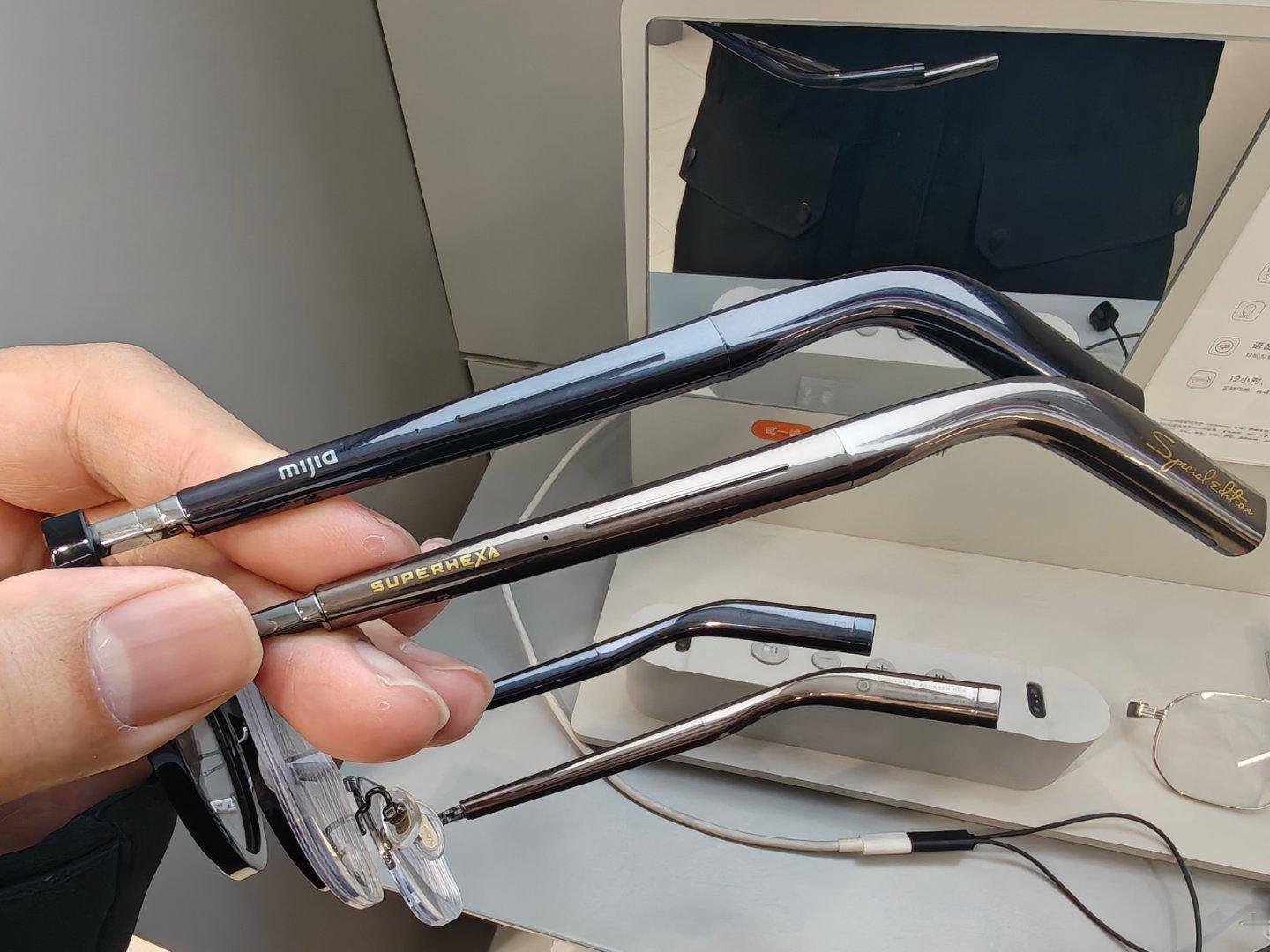 买了个界环的智能眼镜，戴了几周了。其实就是个做成眼镜腿形状的蓝牙耳机，除了漏音严