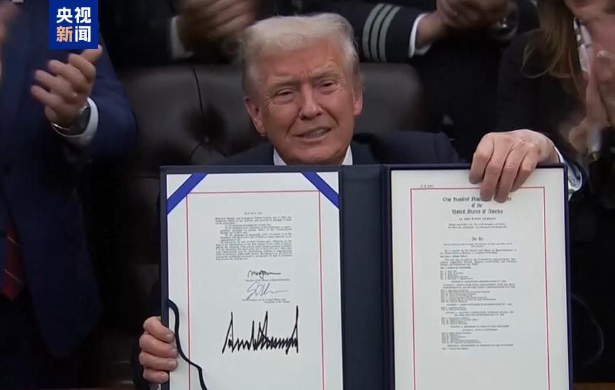 特朗普真牛！这么快，就算出了政府停摆的损失！特朗普这波操作真的秀！近日，他结