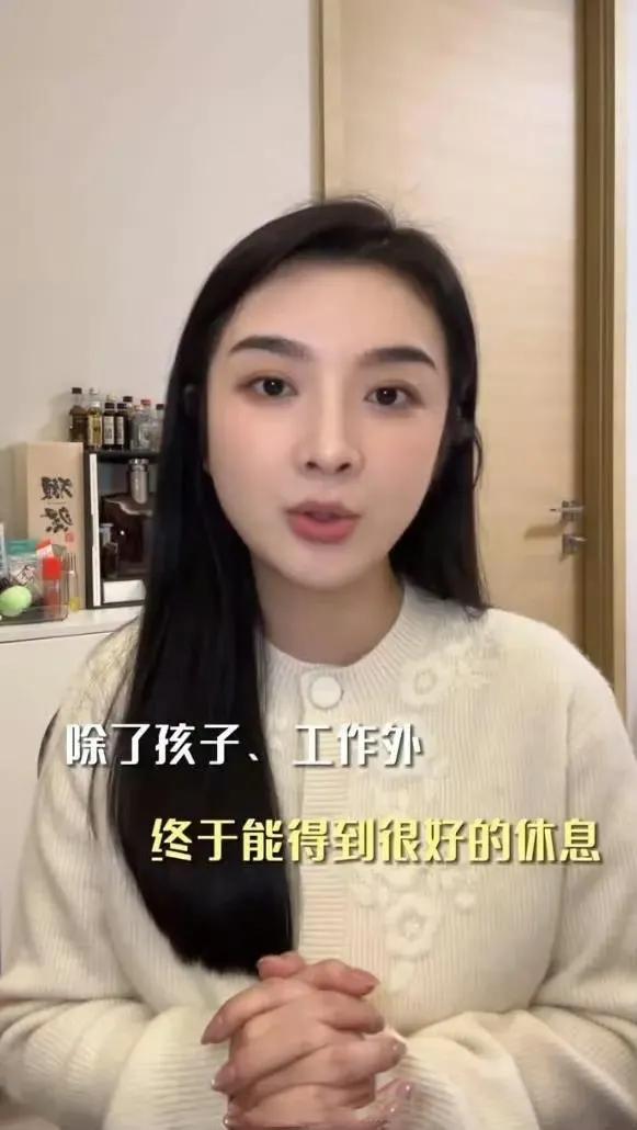 从上海两套房到杭州大平层？吴雅婷这波搬家我懂了！乍一看还以为吴雅婷离开上海是“