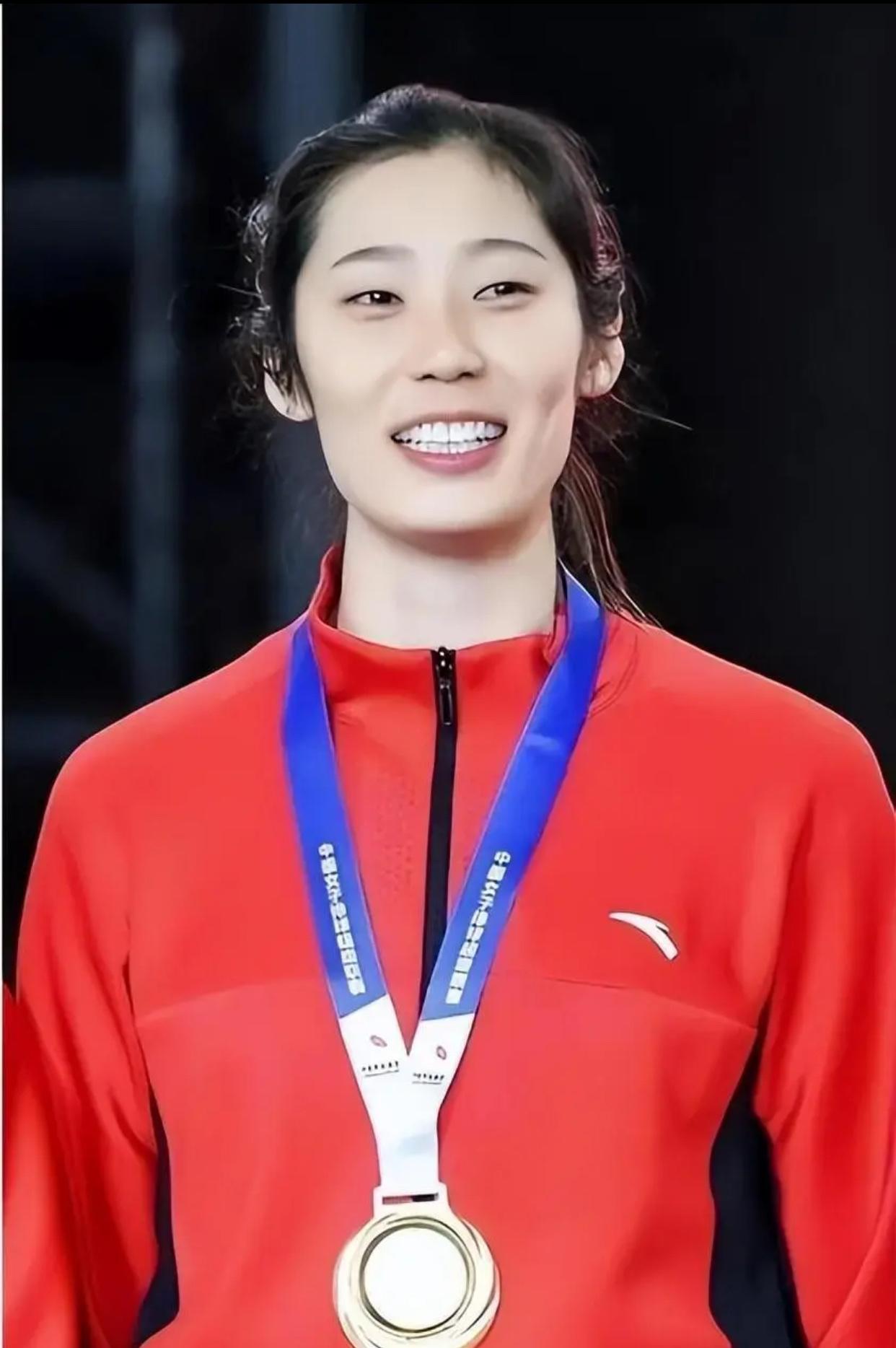 朱婷会成为下一个郎平吗不会。她没有那样的野心。婷婷30岁了，结婚、生子。会是她下