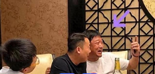 贾冰估计现在肠子都悔青了。 他后悔的不是在镜头前说了什么不该说的话，不是后悔