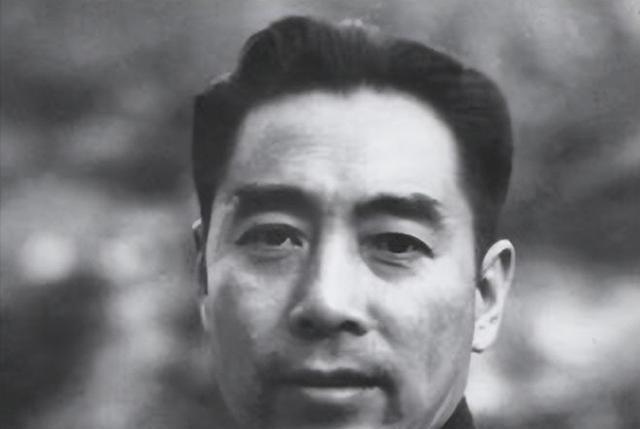 1962年2月，李克农的生命走到了尽头，临终前，他用尽全身力气，对家人说道：“在