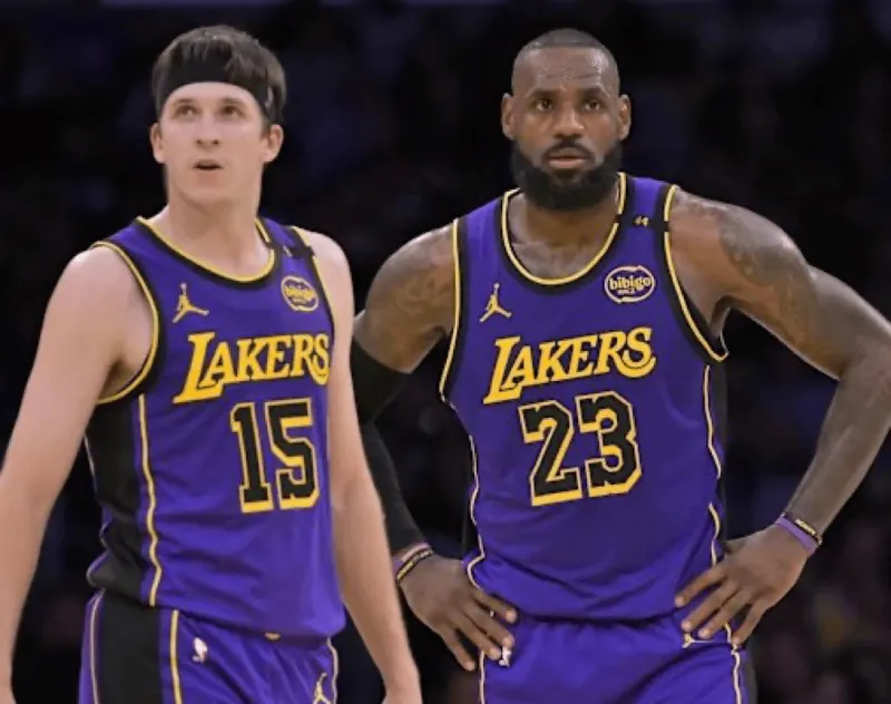 近日，篮球评论员尼克-赖特在一档节目中谈到了湖人。赖特表示，湖人下赛季若想围