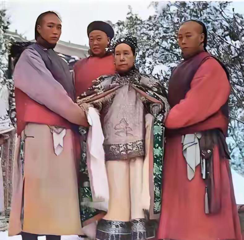为什么光绪皇帝不能夺了慈禧的权？我把话放在这里：不会讨女人欢心的人，是极其幼