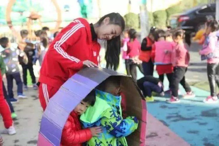 写给幼儿园每个岗位老师的新年感谢和祝福! 很温暖!