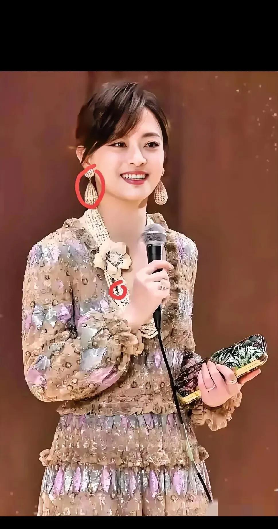 孙俪空降澳门放大招！受邀出席《甄嬛传》开播15周年盛典，还和导演郑晓龙一同为舞台