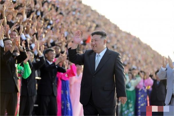 金正恩作出重大决定，无惧美西方。金正恩这步棋走得够狠！当着全世界的面给普京送
