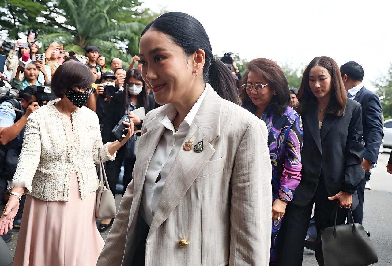 佩通坦探望他信后，去了急诊，是什么原因呢？他信服刑一年，他信前妻朴乍曼、大女儿
