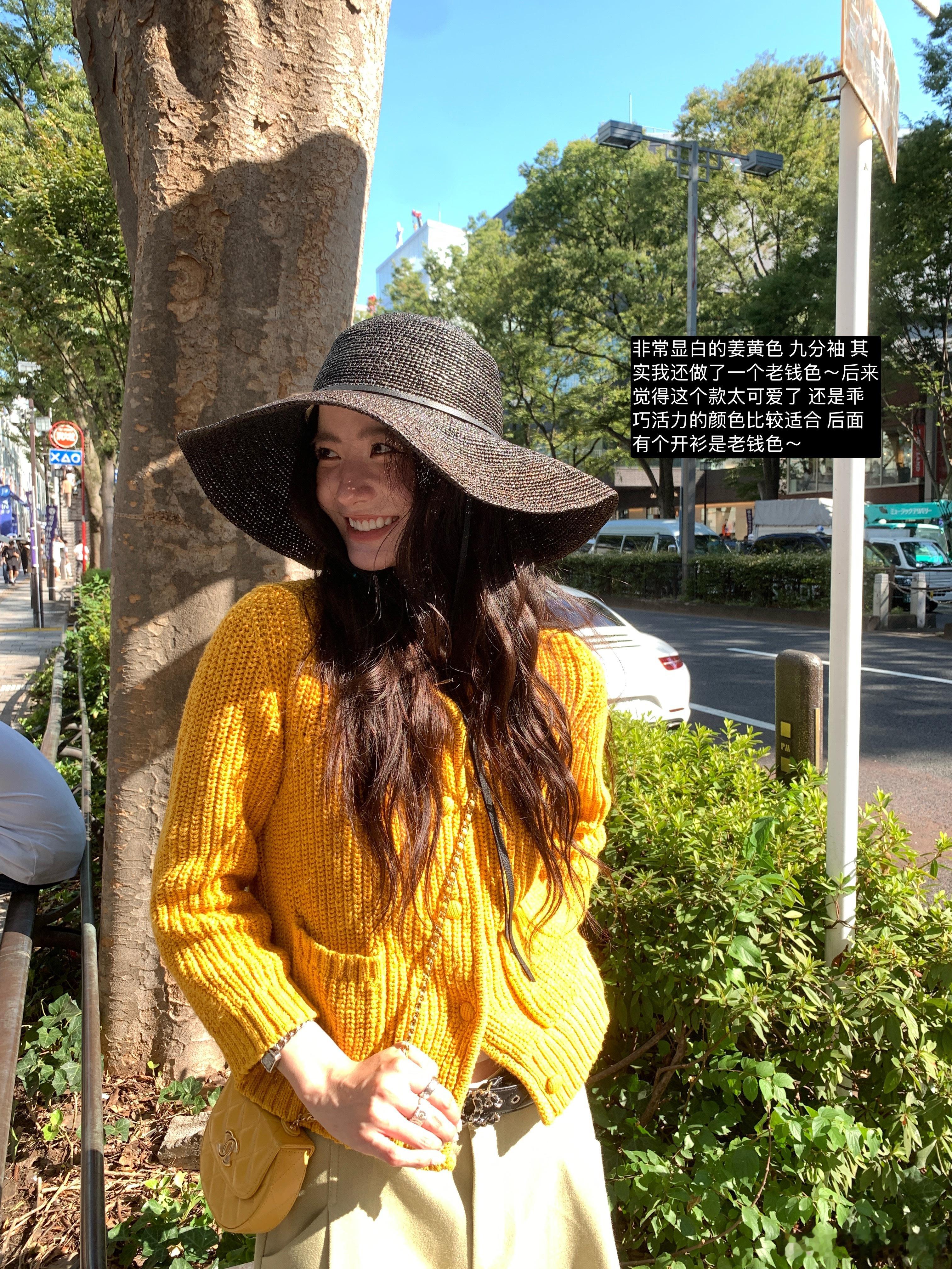 黄色配中裤真的绝配[哭哭]整个人都亮了好几度你们懂的，我最近黑了很多[哭哭]​​​