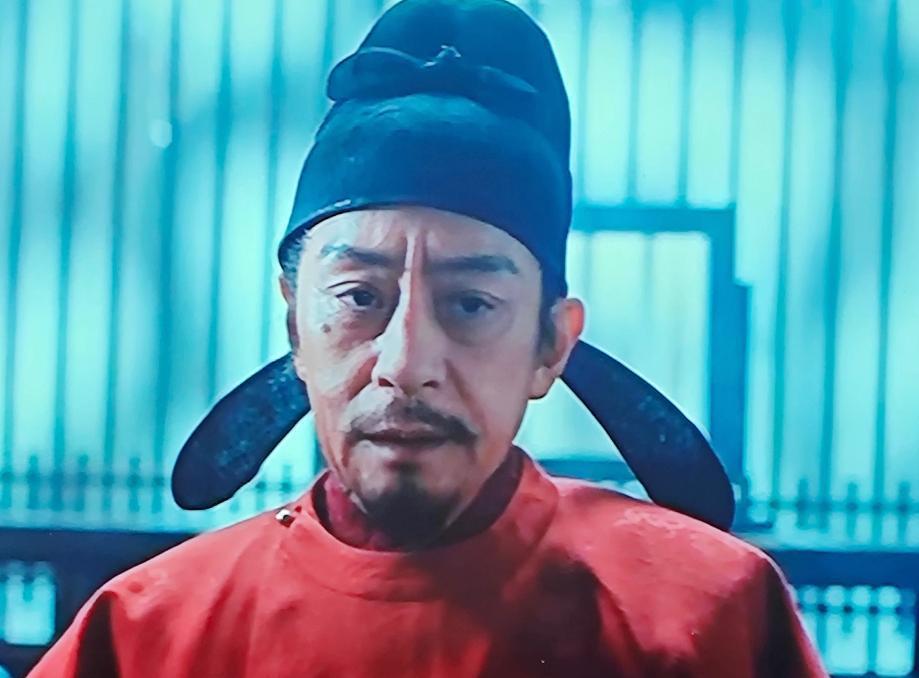 弹幕狂刷《太平年》穿帮，骂郭威脖子上的纹身太现代。我却看到国产剧的脊梁骨，立起