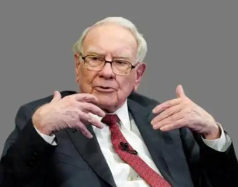 95岁巴菲特退休爆预言：“美日会更强大”！人们在猜“咋不提中国”时，没成想他关于