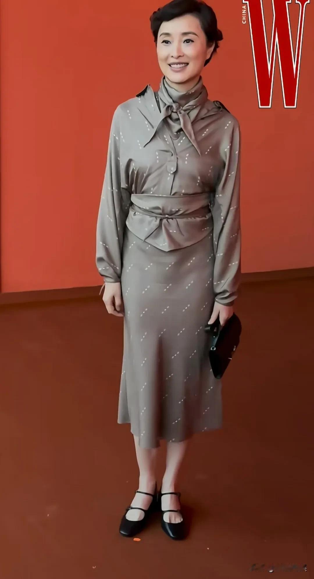 不婚不育不内耗，果然会美丽长久！吴越现身爱马仕大秀，她是我见过的唯一年龄大了气