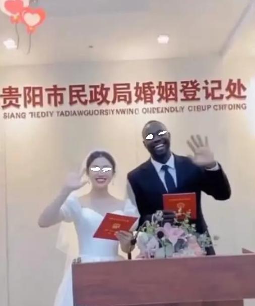 中国女孩嫁给外国人就是光宗耀祖了吗？某女孩嫁给一个外国人，还兴高采烈地发图发视
