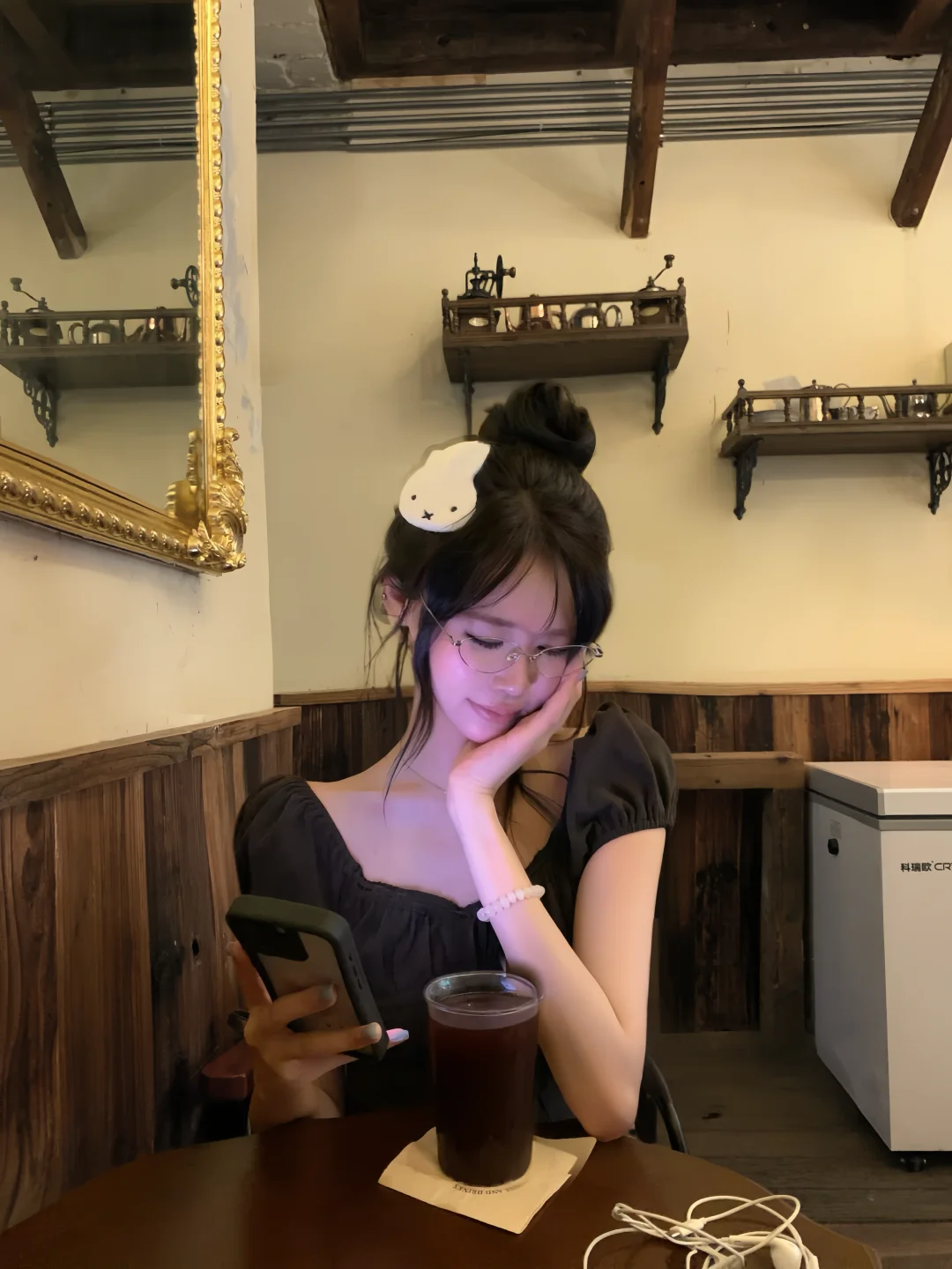 氛围感咖啡店拍照☕️•ᴥ•