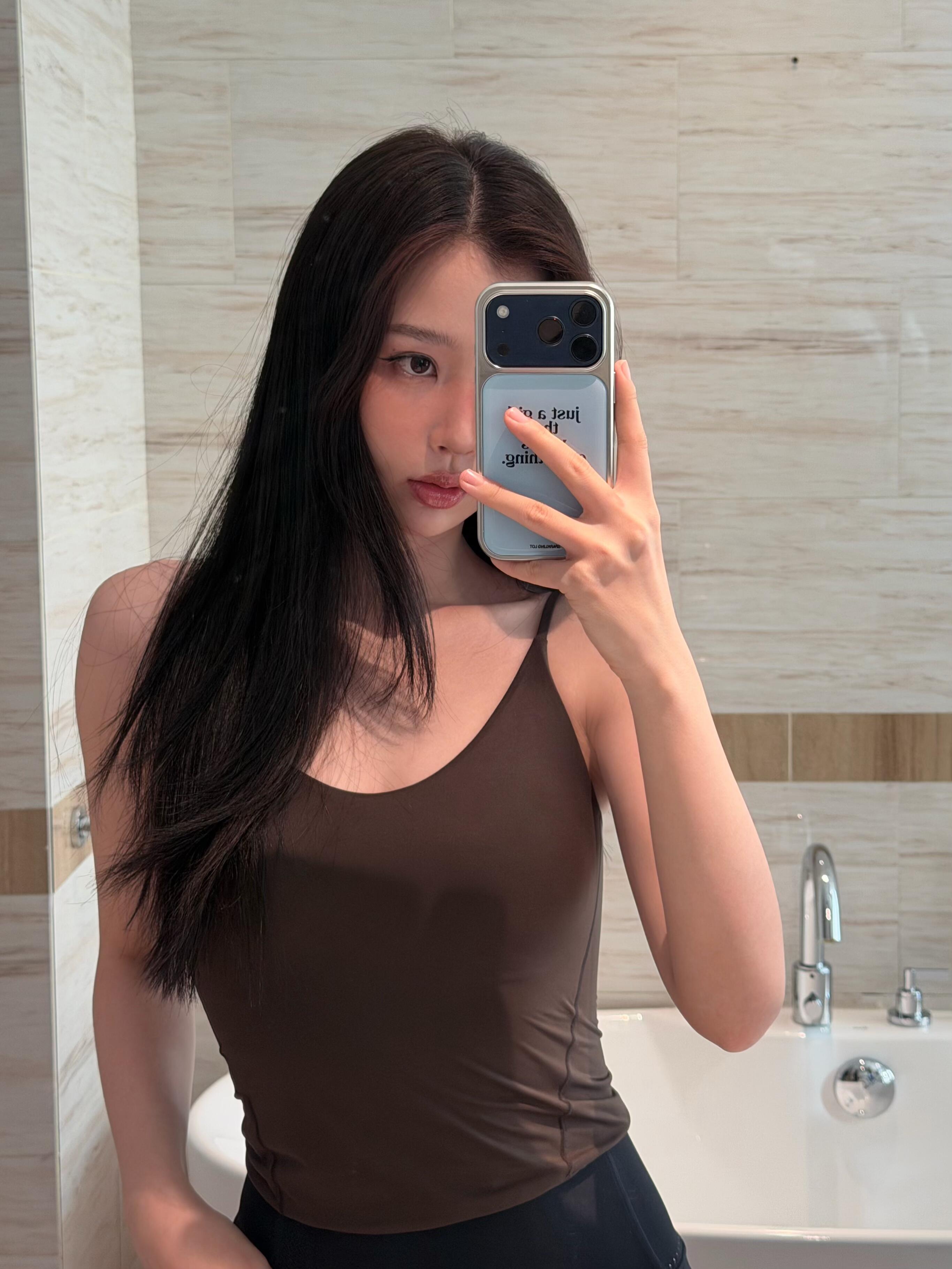 虞书欣好惊人的腰臀比虞书欣如此好状态就应该多多进组虞书欣的腰臀比直接封神了！状