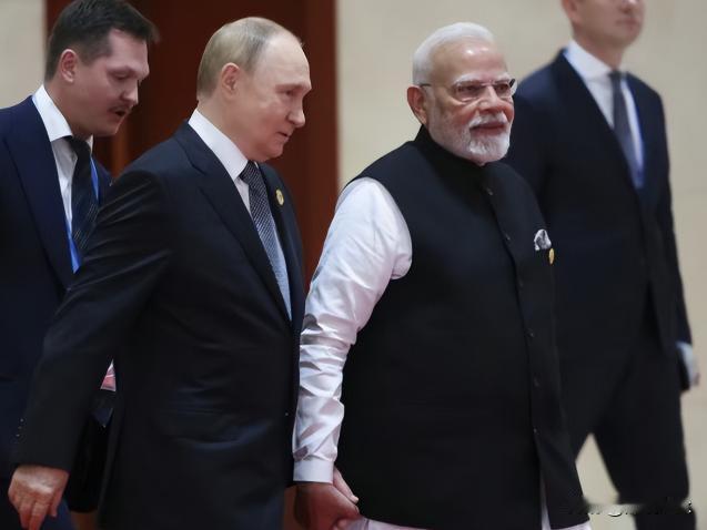 俄中之间的石油交易，突然爆出个大新闻，有贸易商偷偷透露，俄罗斯给中国的石油价格，