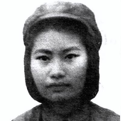 1939年，一名女八路不慎被日军捕获，严刑拷打下，几近丧命。此时一位汉奸突然上前