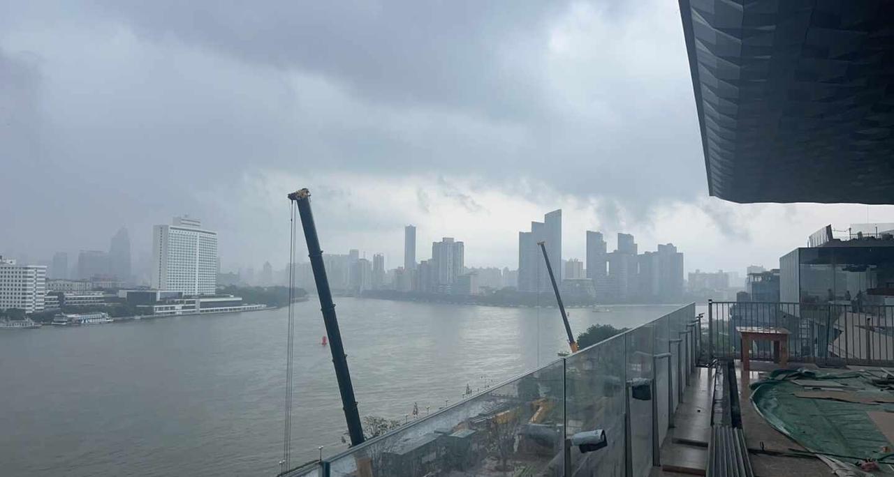 白鹅潭万象城项目9月1日内部实地探访一派热火朝天的景象，虽然工地内部物料很杂，