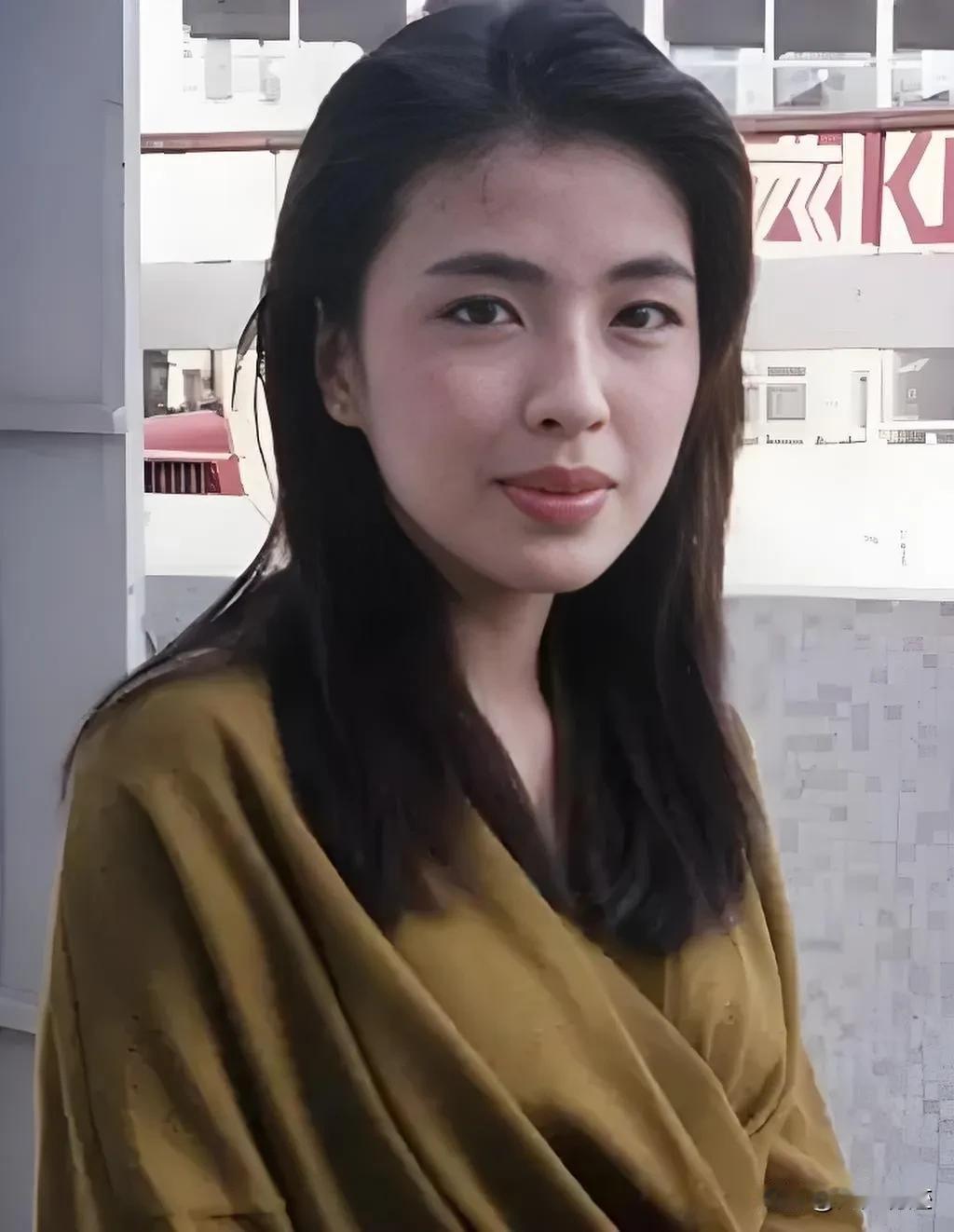 香港四大天王的老婆，看来看去，还是张学友老婆最漂亮，最有风情，有几分像王祖贤，又