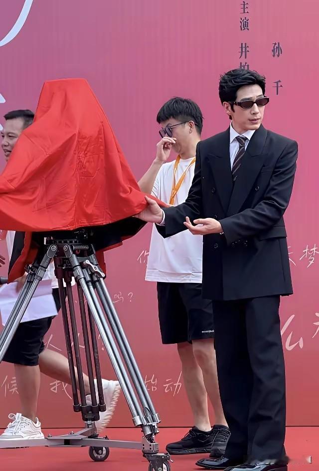 长得那么帅气，可惜一直火不起来！