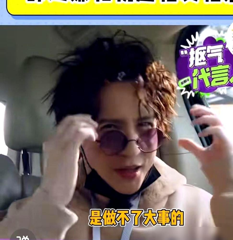 薛之谦指着杨迪的鼻子骂他一身抠搜气，断言他绝对干不了大事。换作你，这酒桌绝对当场