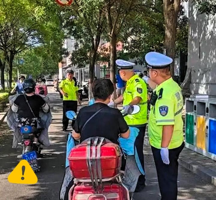一句“我知道有啥用”，撕开了多少普通人最深的无奈网传有这样一件事：一姑娘骑