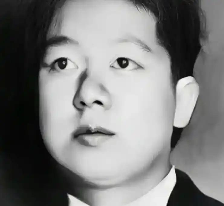 1964年，民国财阀家的二公子孔令杰，娶了大银幕上的红发尤物黛布拉。 孔令杰